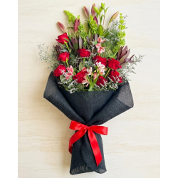 Ramo de Rosas Rojas y Lilis